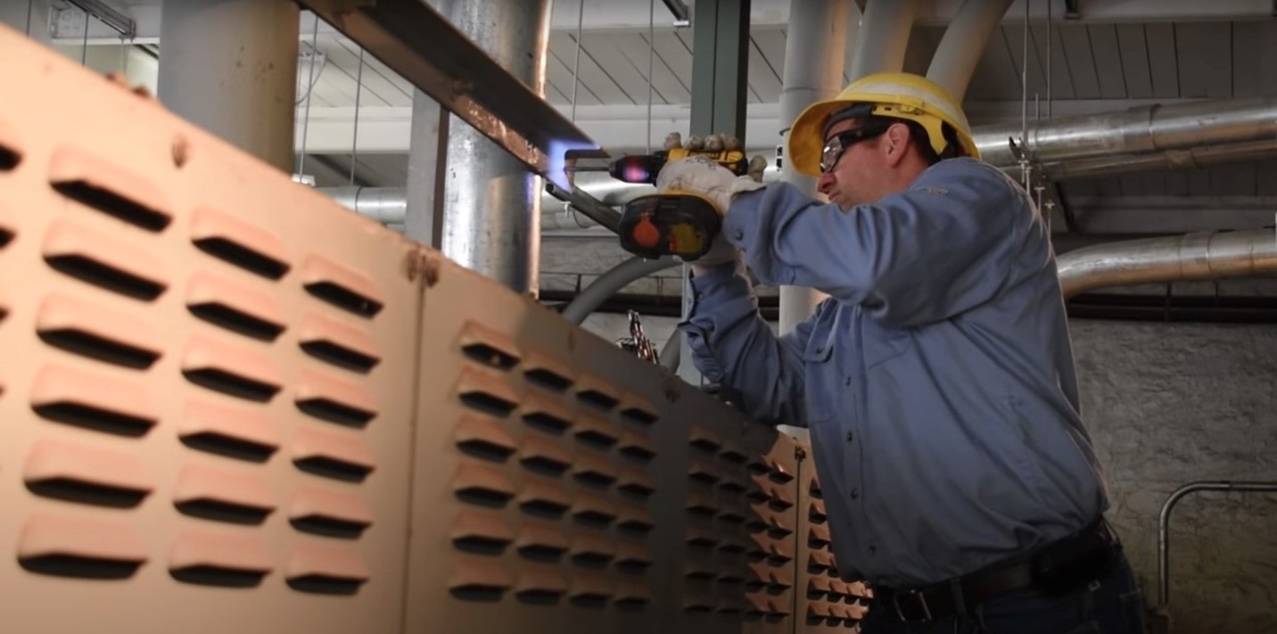 Central Hudson is celebrating November 2021 as “National Veterans and Military Families Month.” The utility currently employs 67 veterans, fulfilling skilled jobs in the energy industry. Below, employee and U.S. Air Force veteran David Phelps installs equipment in a substation. 